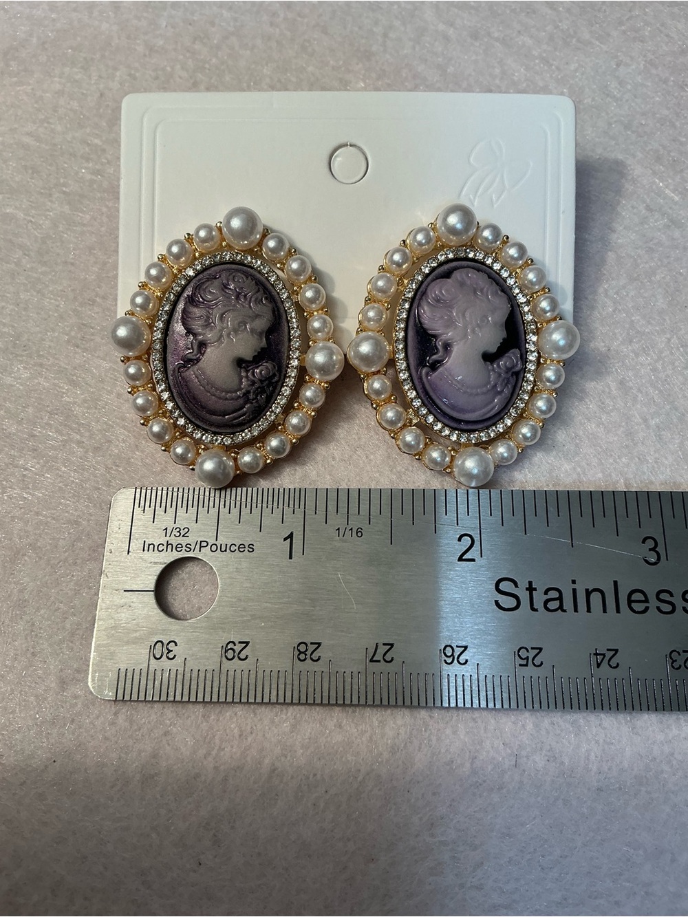 2395-101 Lavender Cameo Pearl-Trim Oval Drop Earrings - Picture 4 of 8